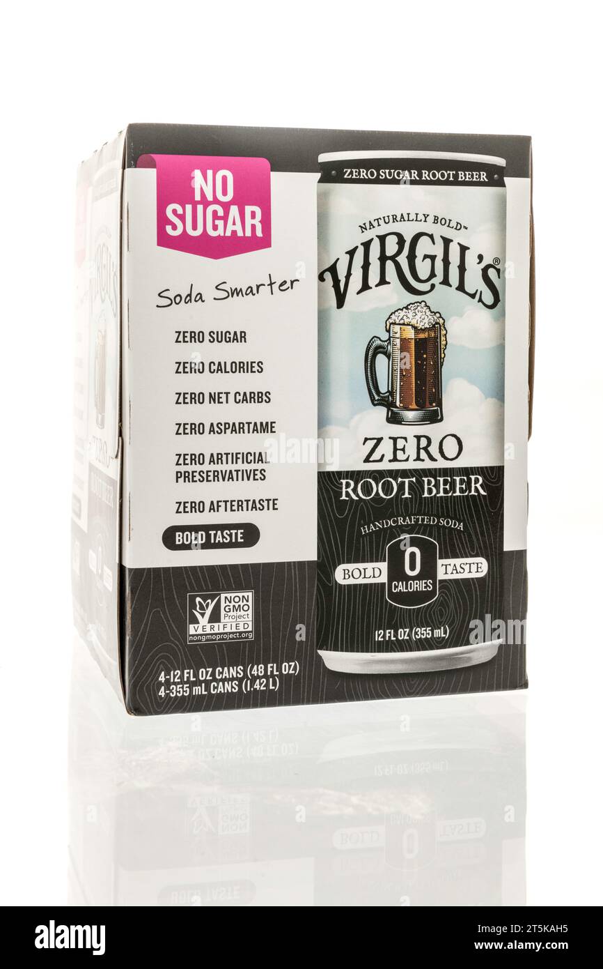 Winneconne, WI - 8. Oktober 2023: Ein Paket Virgils Zero Root Beer Soda Pop auf einem isolierten Hintergrund Stockfoto