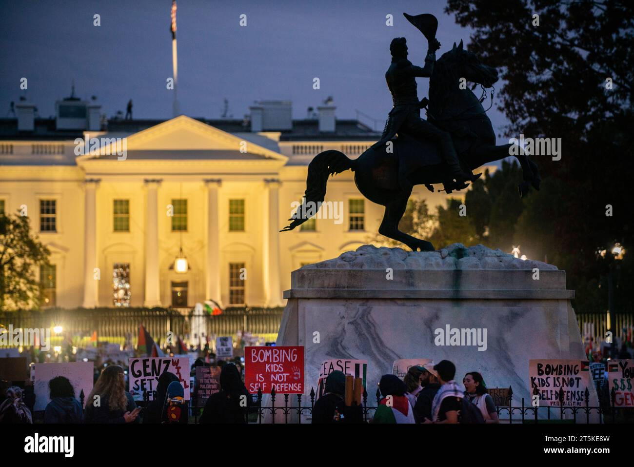 Kinder Zu Bombardieren Ist Keine Selbstverteidigung. Pro-palästinensische Demonstration im Weißen Haus. November 2023. Washington D.C. USA Stockfoto