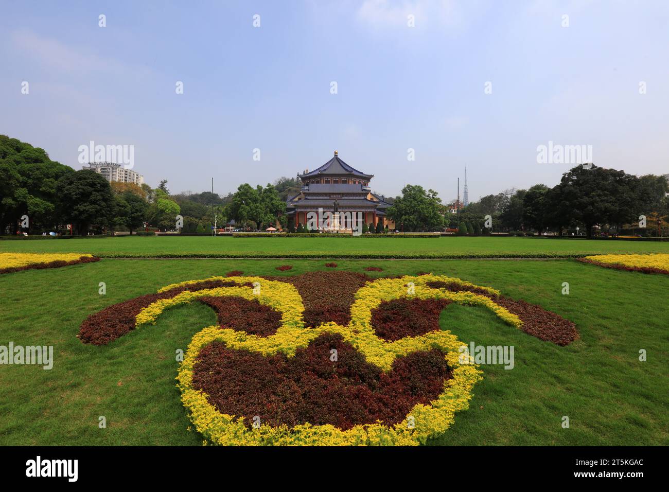 Guangzhou, China - 5. April 2019: Südtor der Zhongshan Memorial Hall in Guangzhou, Provinz Guangdong, China Stockfoto