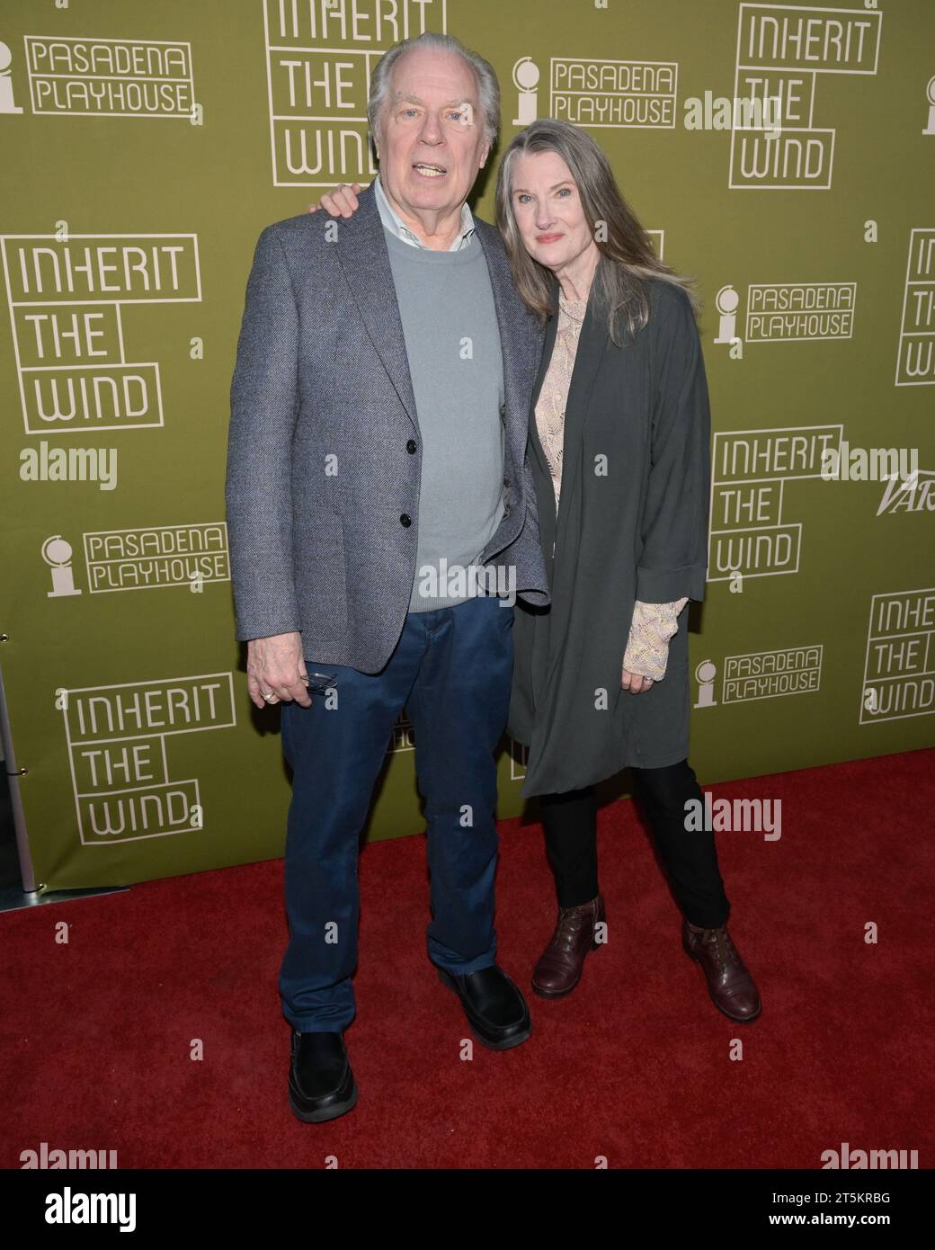 5. November 2023, Pasadena, Kalifornien, USA: Michael McKean und Annette O'Toole nehmen an der Eröffnungsnacht Red Carpet für „Inherit the Wind“ (Bild: © Billy Bennight/ZUMA Press Wire) Teil. Nicht für kommerzielle ZWECKE! Stockfoto