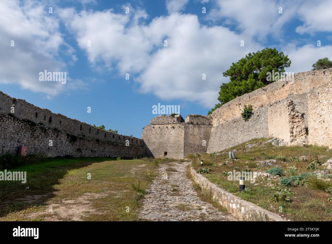 Blick auf das Innere der venezianischen Burg Vonitsa. Vonitsa. Griechenland. Stockfoto