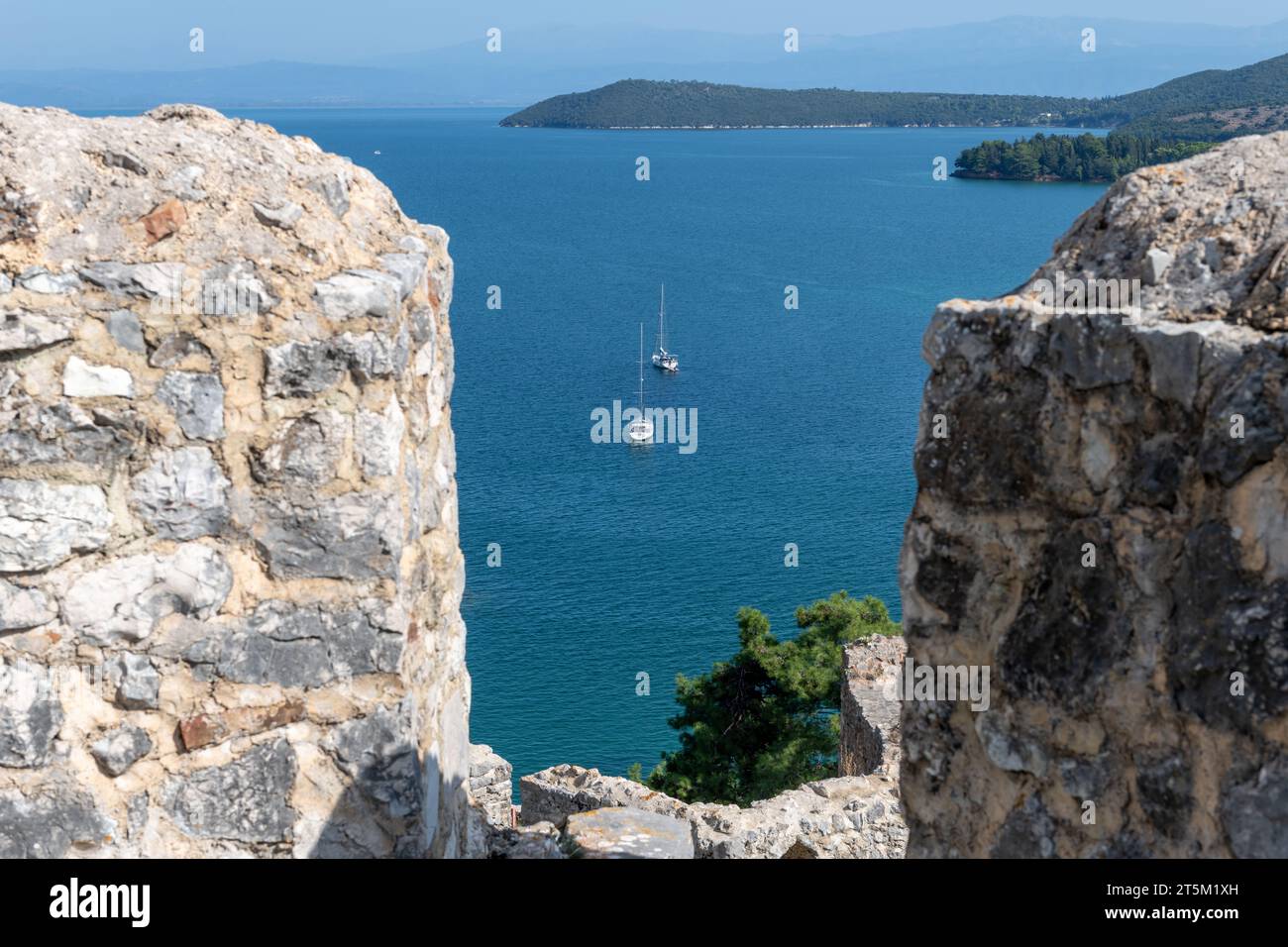 Meerblick von der Festung Vonitsa Venezianische Burg. Griechenland. Stockfoto