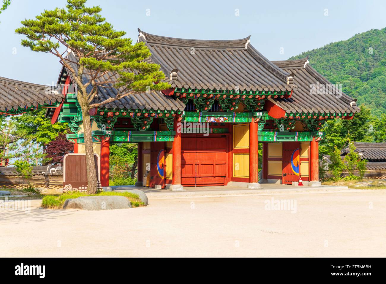 Detaillierte Architektur des Haupteingangs im koreanischen Stil Stockfoto