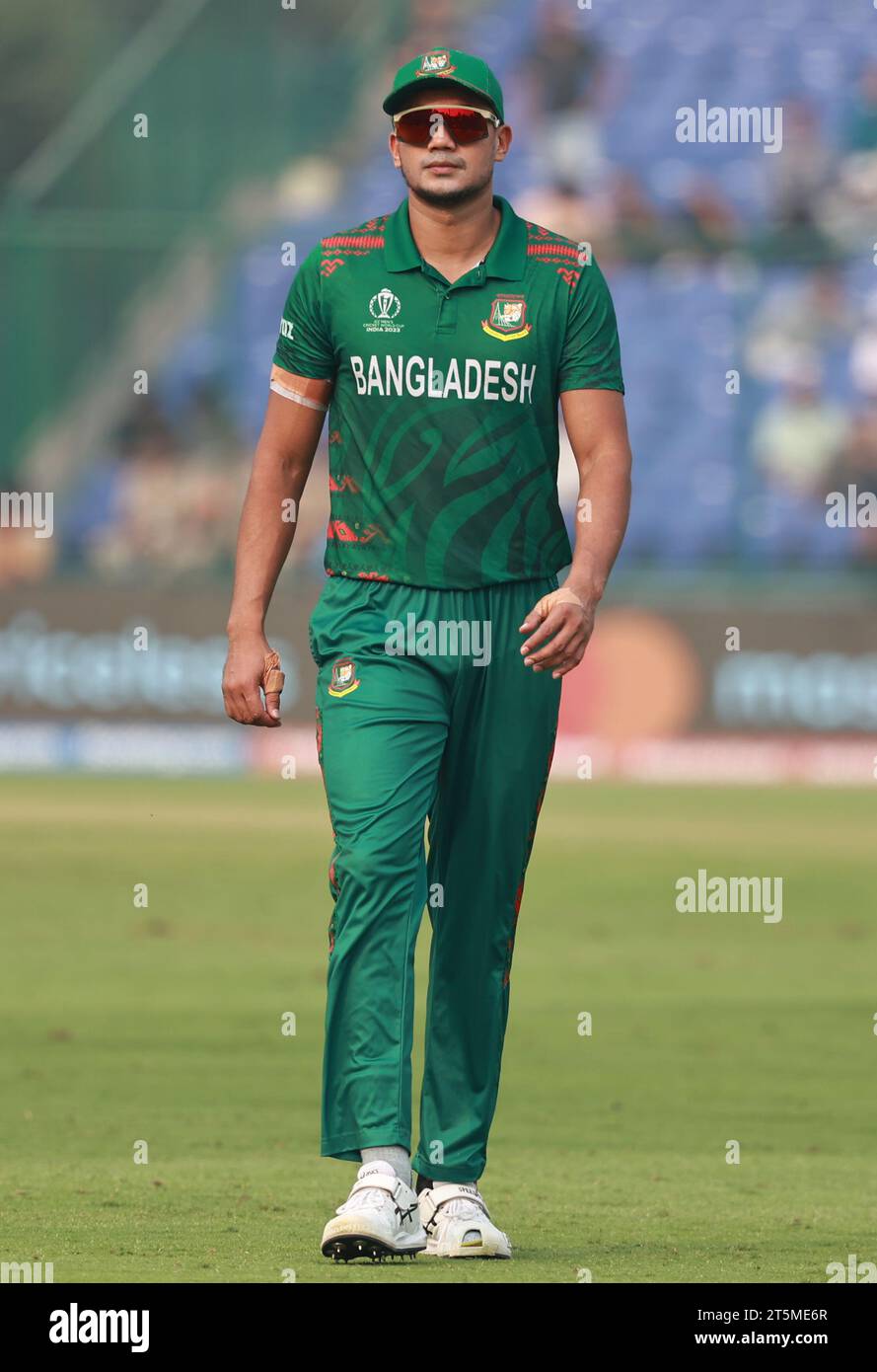 Neu-Delhi, Delhi, Indien. November 2023. Taskin Ahmed aus Bangladesch während des Spiels Nr. 38 der ICC Men's Cricket World Cup One-Day International (ODI) zwischen Sri Lanka und Bangladesch im Arun Jaitley Stadium, Neu-Delhi, Indien am 06. November 2023 (Foto: © Avijit das/ZUMA Press Wire) NUR ZUR REDAKTIONELLEN VERWENDUNG! Nicht für kommerzielle ZWECKE! Quelle: ZUMA Press, Inc./Alamy Live News Stockfoto