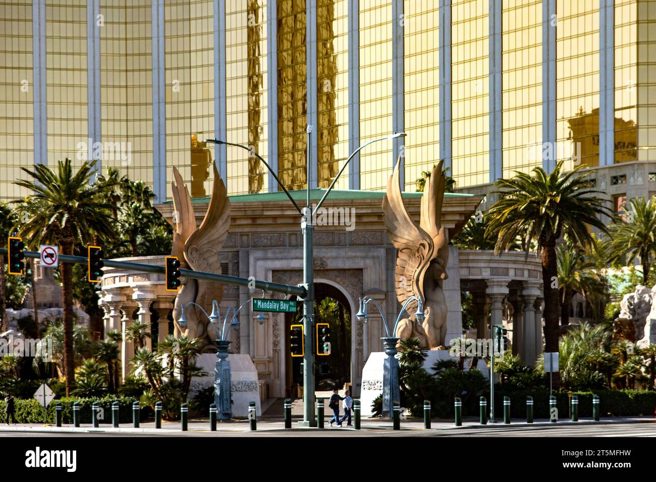 Las Vegas, USA; 18. Januar 2023: Eintritt zum Mandalay Bay Hotel and Casino auf dem Las Vegas Strip, einem vom Meer inspirierten Hotel in t Stockfoto