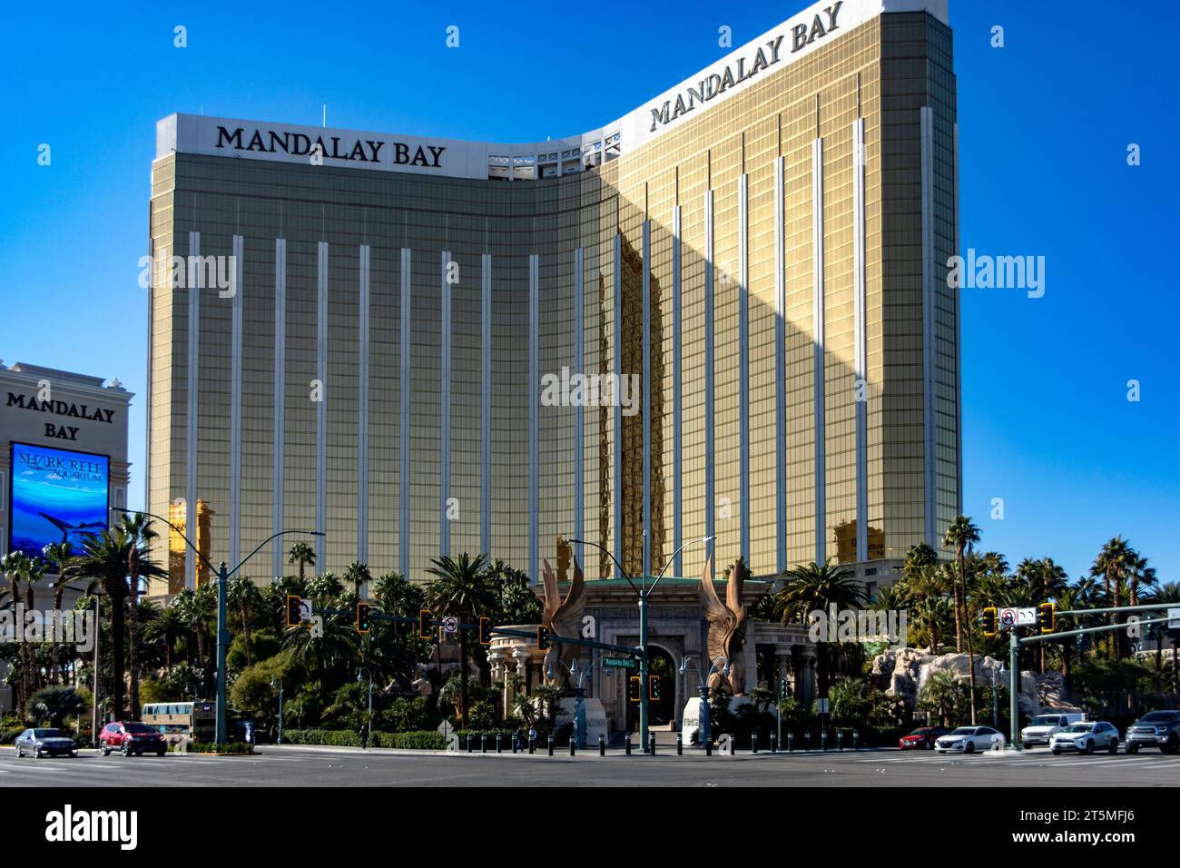 Las Vegas, USA; 18. Januar 2023: Mandalay Bay Hotel and Casino am Las Vegas Strip, das vom Meer inspirierte Hotel am Anfang des Hotels Stockfoto