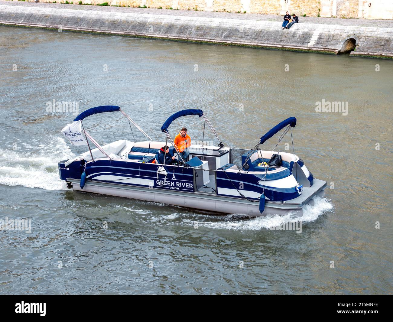Green River Cruises vollelektrisches Boot auf der seine, Paris, Frankreich. Stockfoto