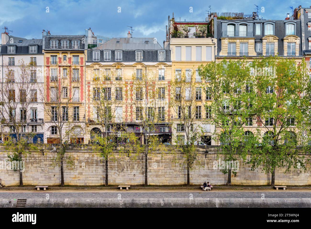Blick über die seine des Quai des Orfèvres auf der İle de la Cité, Paris 1, Frankreich. Stockfoto