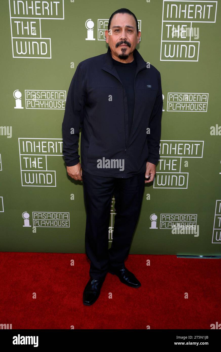 PASADENA, KALIFORNIEN – 5. NOVEMBER: Emilo Rivera, der Eröffnungsabend Roter Teppich für Inherit the Wind im Pasadena Playhouse in Pasadena, Kalifornien am 5. November 2023. Copyright: XFayexSadoux Stockfoto