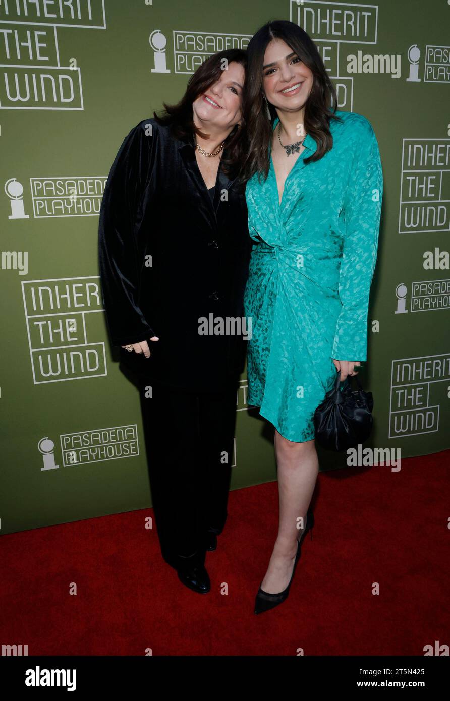 PASADENA, KALIFORNIEN – 5. NOVEMBER: Ann Serrano, Mayan Lopez, Eröffnungsabend Red Carpet für Inherit the Wind im Pasadena Playhouse in Pasadena, Kalifornien am 5. November 2023. Copyright: XFayexSadoux Stockfoto