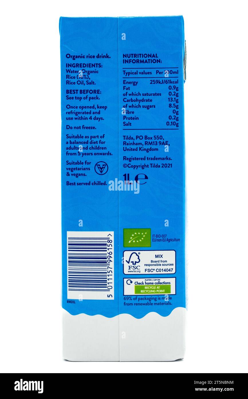 Irvine, Schottland, UK-21. Juli 2023: Klassische Bio-Reismilch mit Tilda-Marke in recycelbarer Kartonverpackung und Kunststoffoberteil mit Grafik-Symbol Stockfoto