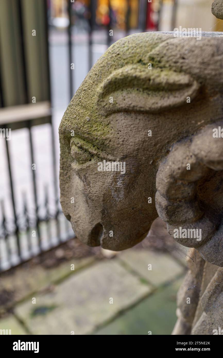 RAM's Kopfschnitzerei am Eingang zur Universitätskirche St. Mary the Virgin, Oxford, England, Großbritannien Stockfoto