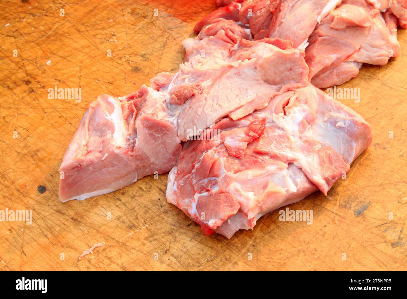 Schweinefleisch auf dem Brett, Nahaufnahme des Fotos Stockfoto