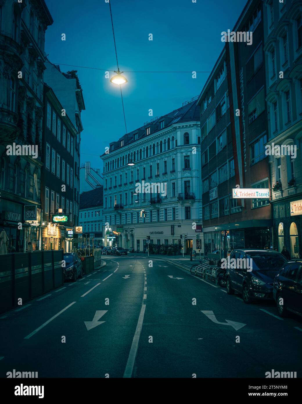 Nachtszene in der Margaretenstraße, Wien, Österreich Stockfoto
