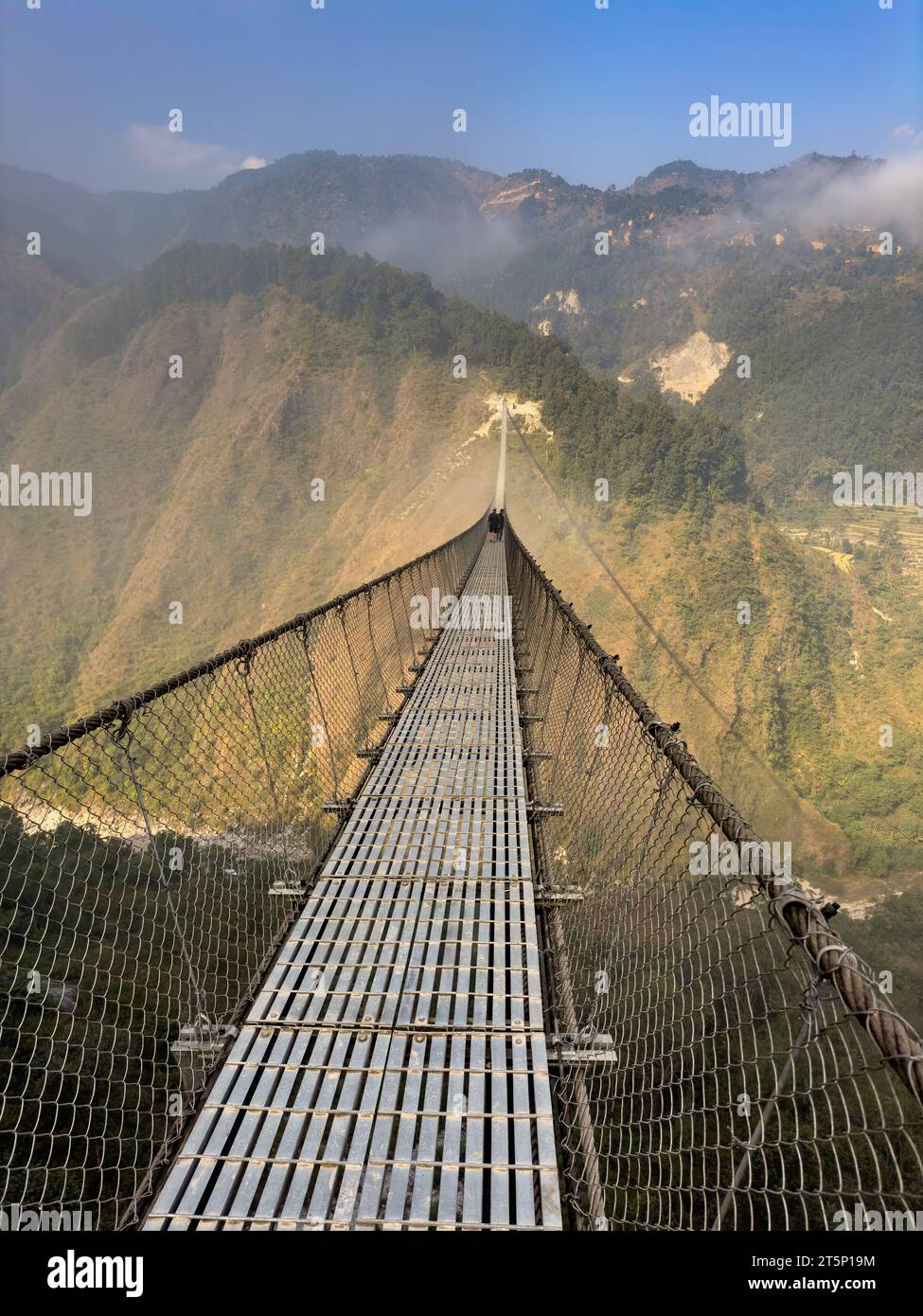 Nepal hat den Bau der weltweit längsten Fußgängerbrücke über den Kaligandaki River in Baglung in der Provinz Gandaki abgeschlossen. Die 5 Stockfoto
