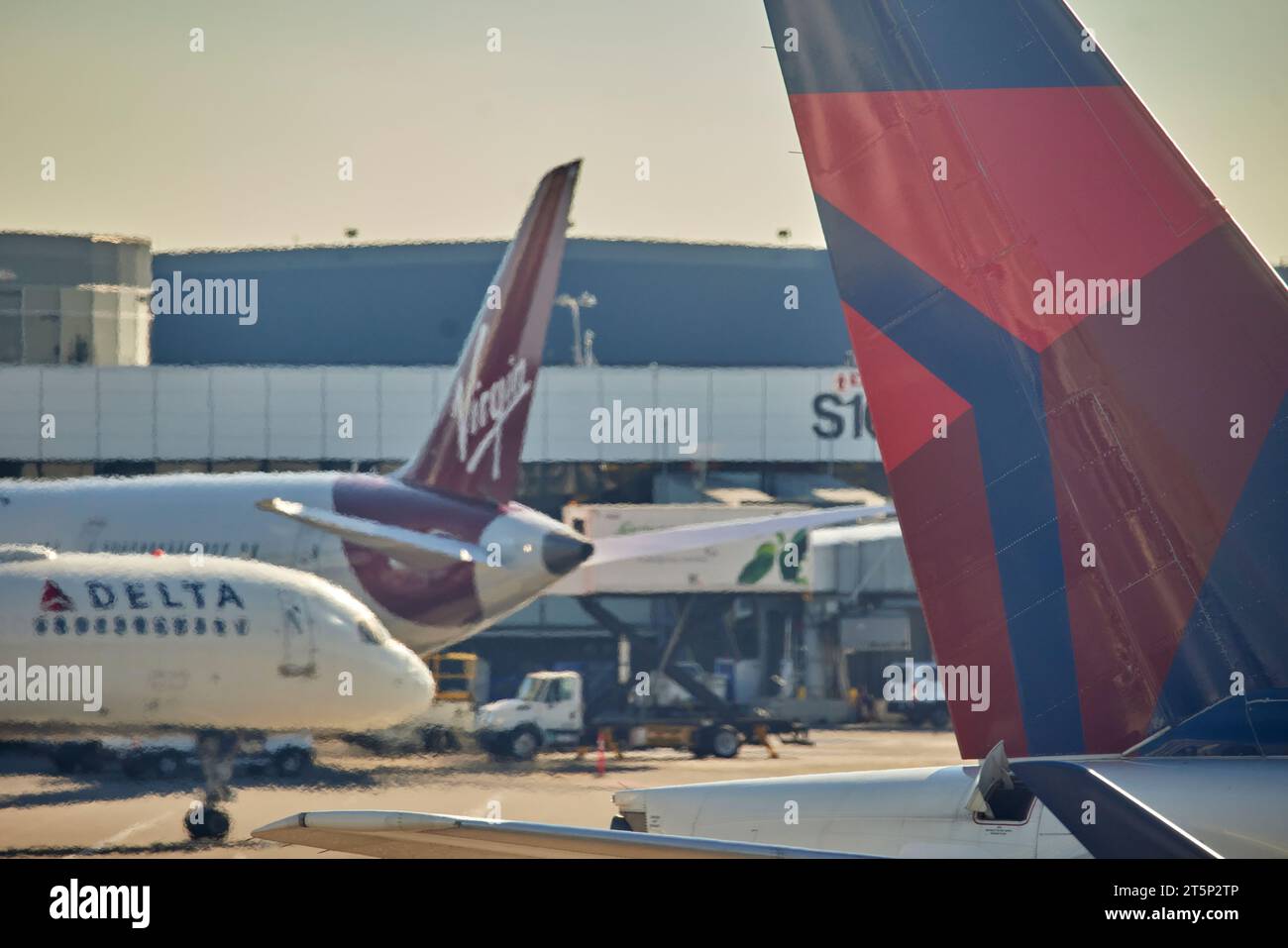 Seattle Tacoma International Airport Station Delta Airplanes, Stockfoto