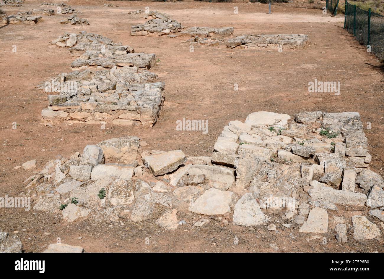 Azaila, Urnenfeldkultur (Nekropolis). Unten Poblado Ibero del Cabezo de Alcala (Monumento Historico-Artistico). Iberischer Grabhügel. Bajo Marti Stockfoto