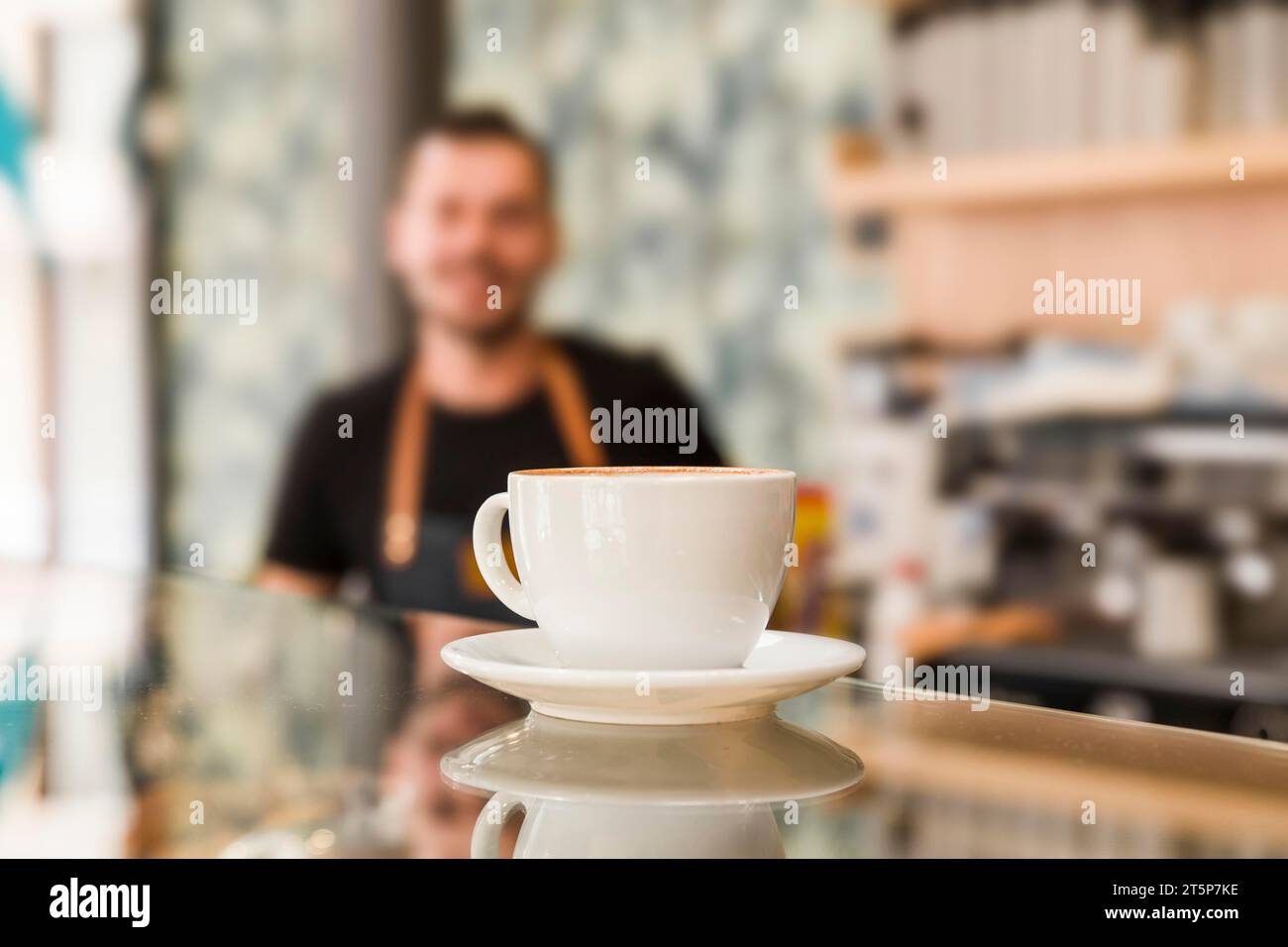 Close up Kaffee reflektierende Glastheke CAF Stockfoto