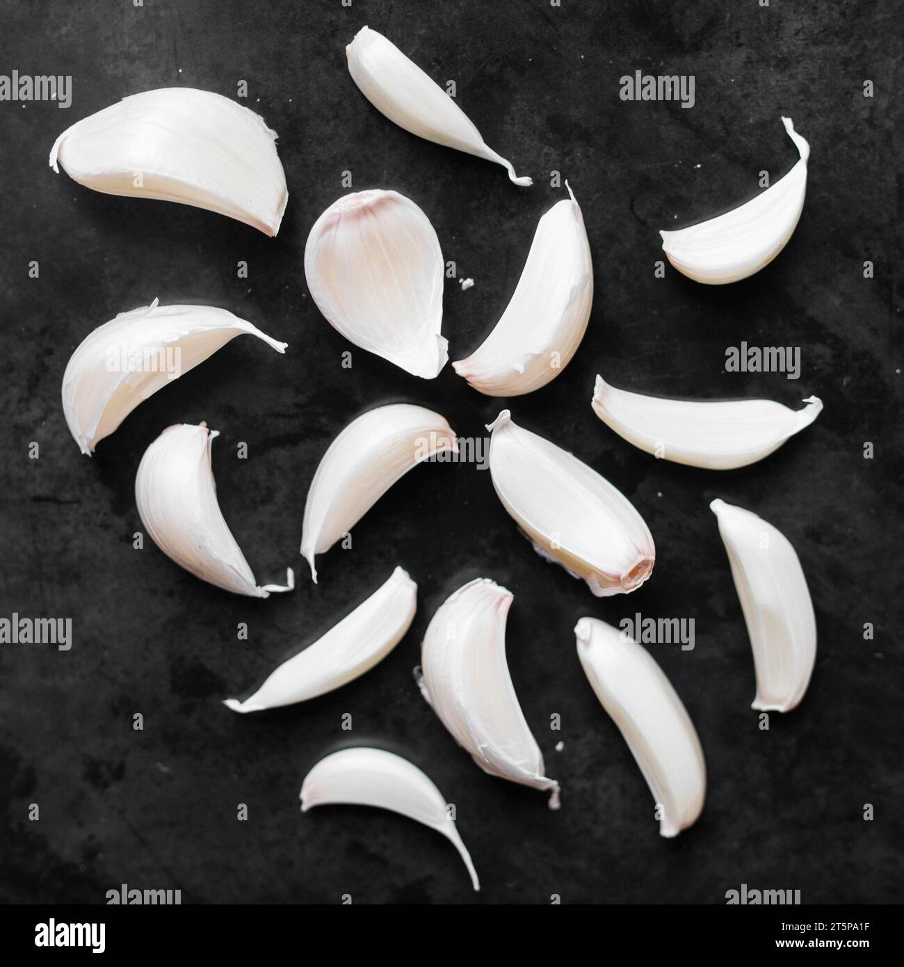 Scharfe Knoblauchzehen von oben Stockfoto