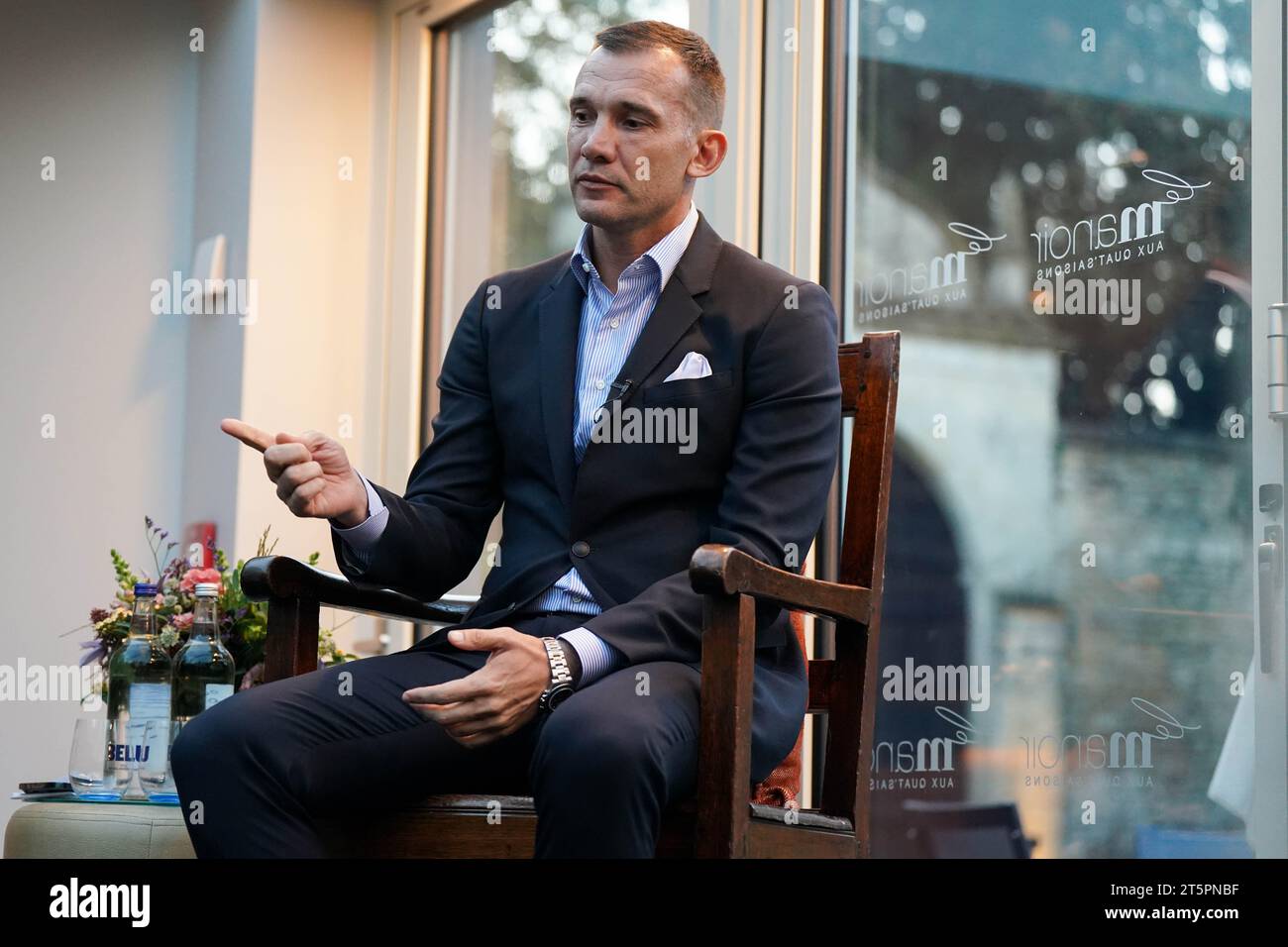 Der ukrainische Fußball-Superstar Andriy Schewtschenko, der neben dem Arsenal-Fußballspieler Oleksandr Zinchenko als Botschafter einer neuen Bildungseinrichtung ernannt wurde, die teilweise vom Cherwell College Oxford gegründet wurde, spricht in einem Panel zur Gründung der Oxford Foundation, um ukrainische Studenten und junge Menschen zu unterstützen, die vom Krieg betroffen sind. Bilddatum: Montag, 6. November 2023. Stockfoto