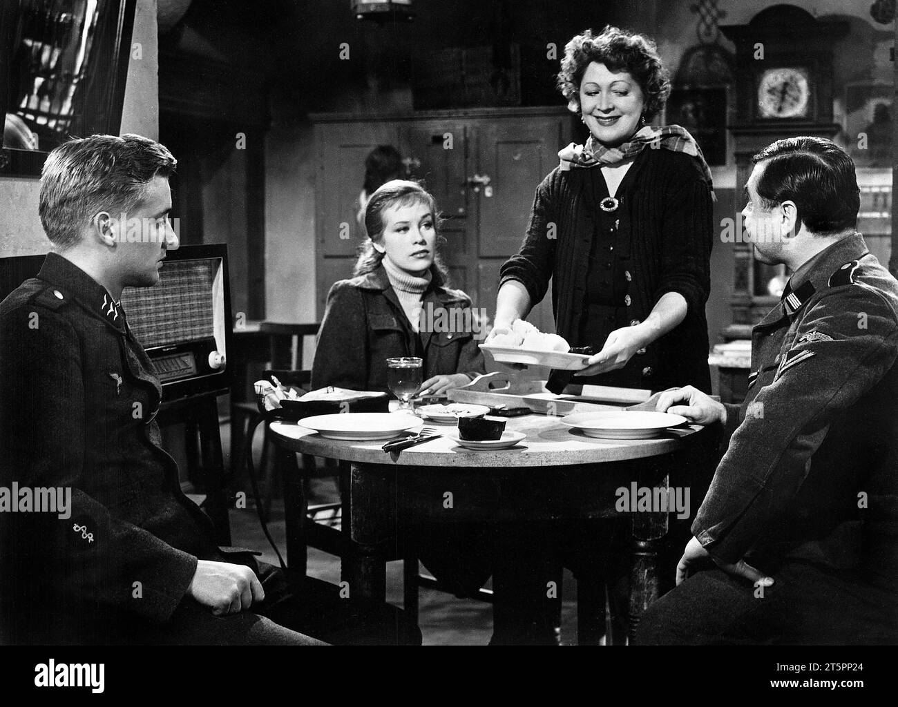 Oskar Werner, Hildegard Knef, Loni Heuser, Wilfried Seyferth, am Set des Films „Entscheidung vor der Dämmerung“, 20th Century-Fox, 1951 Stockfoto