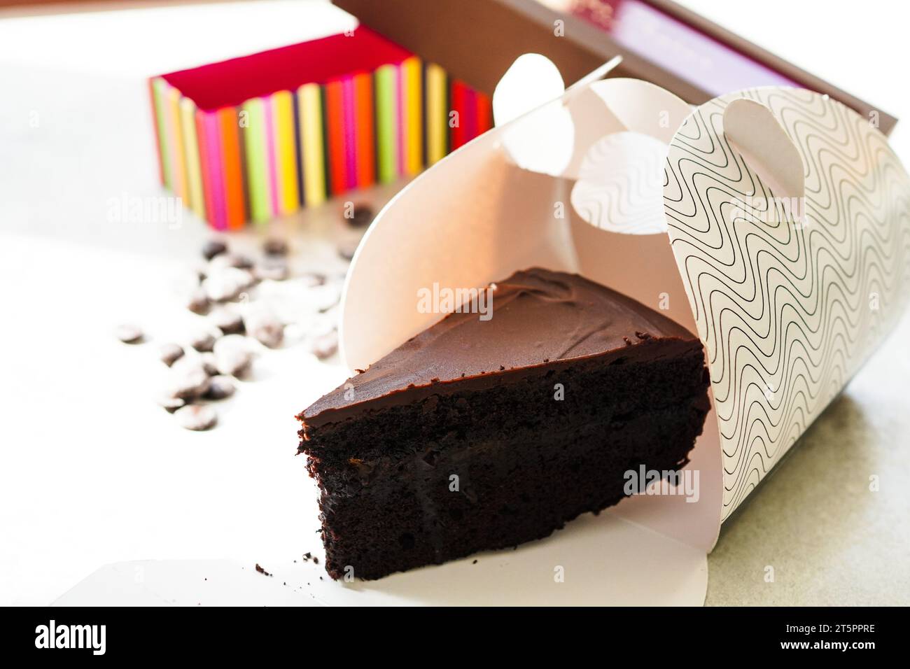 Sachertorte in einer Kuchenbox Stockfoto
