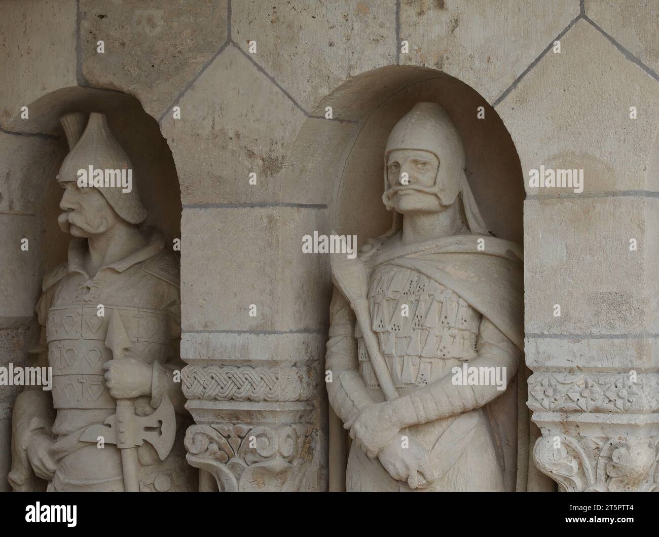 Budapest, B, Ungarn - 18. August 2023: Statue zweier Soldaten in den Fischerbastionen Stockfoto