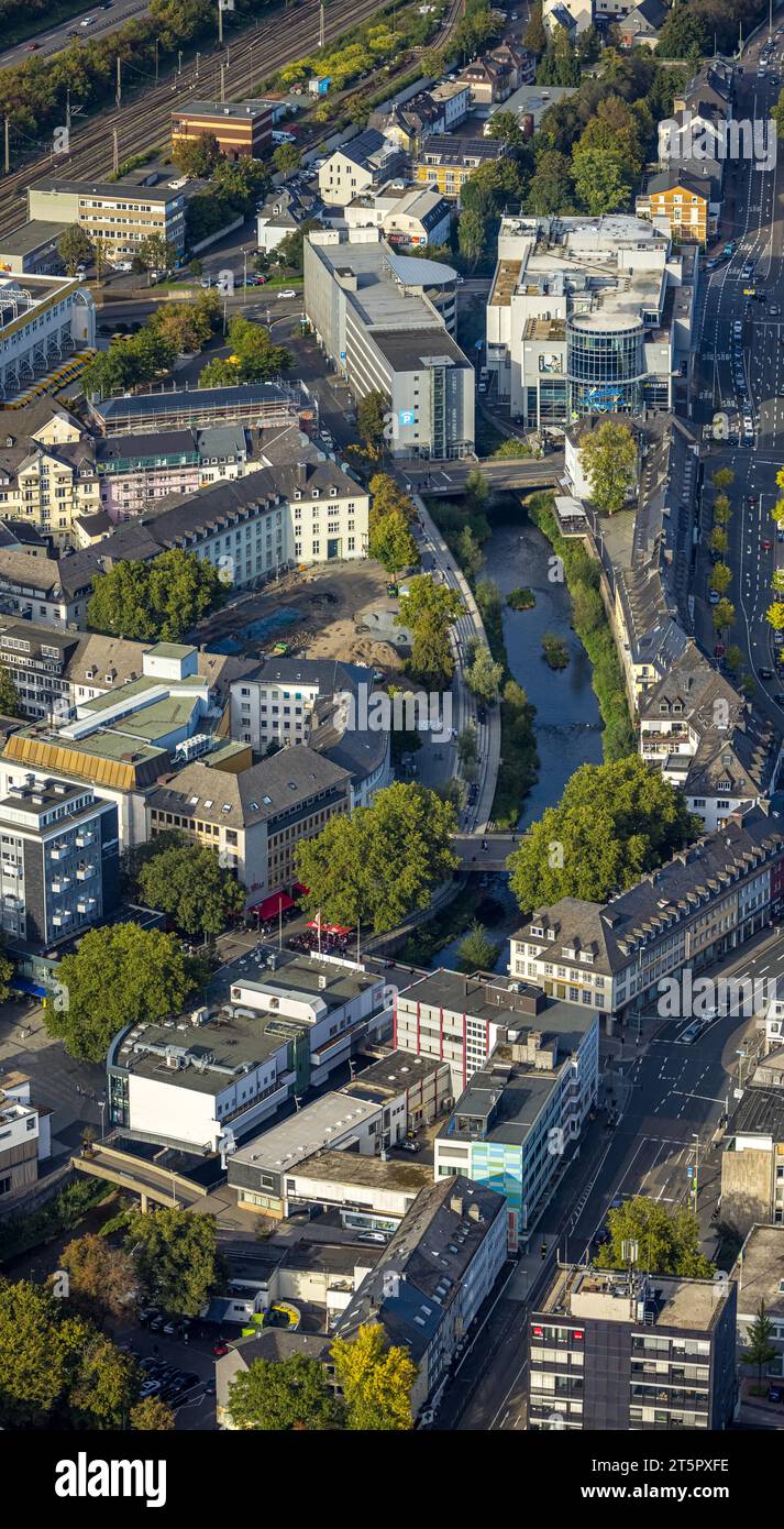 Aus der Vogelperspektive, Siegen zu neuen Ufern mit dem Fluss Sieg mitten in der Stadt zwischen Bahnhofstraße und Freudenberger Straße Geschäftsviertel Siegen-K Stockfoto