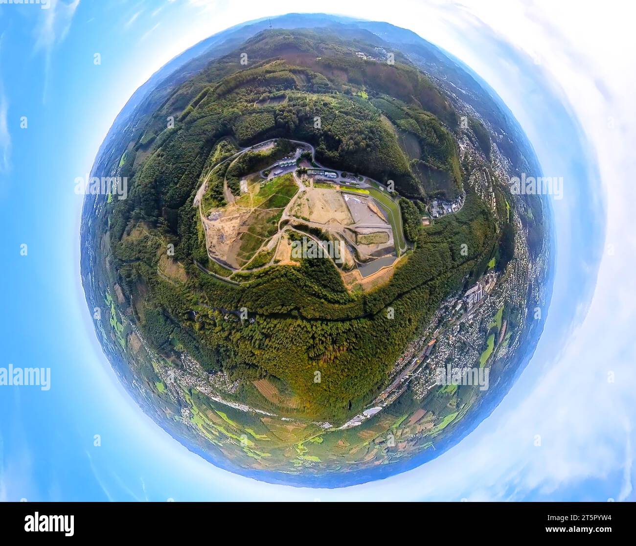Luftaufnahme, Deponie Fludersbach, Erdkugel, Fischaugenbild, 360-Grad-Bild, Tiny World, Niederdielfen, Wilnsdorf, Sauerland, Nordrhein-Westfalen Stockfoto