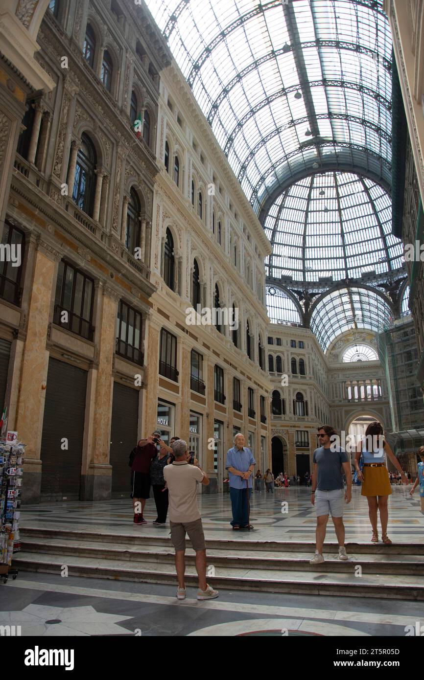 Galleria Umberto: Historisches Einkaufszentrum in Neapel Stockfoto