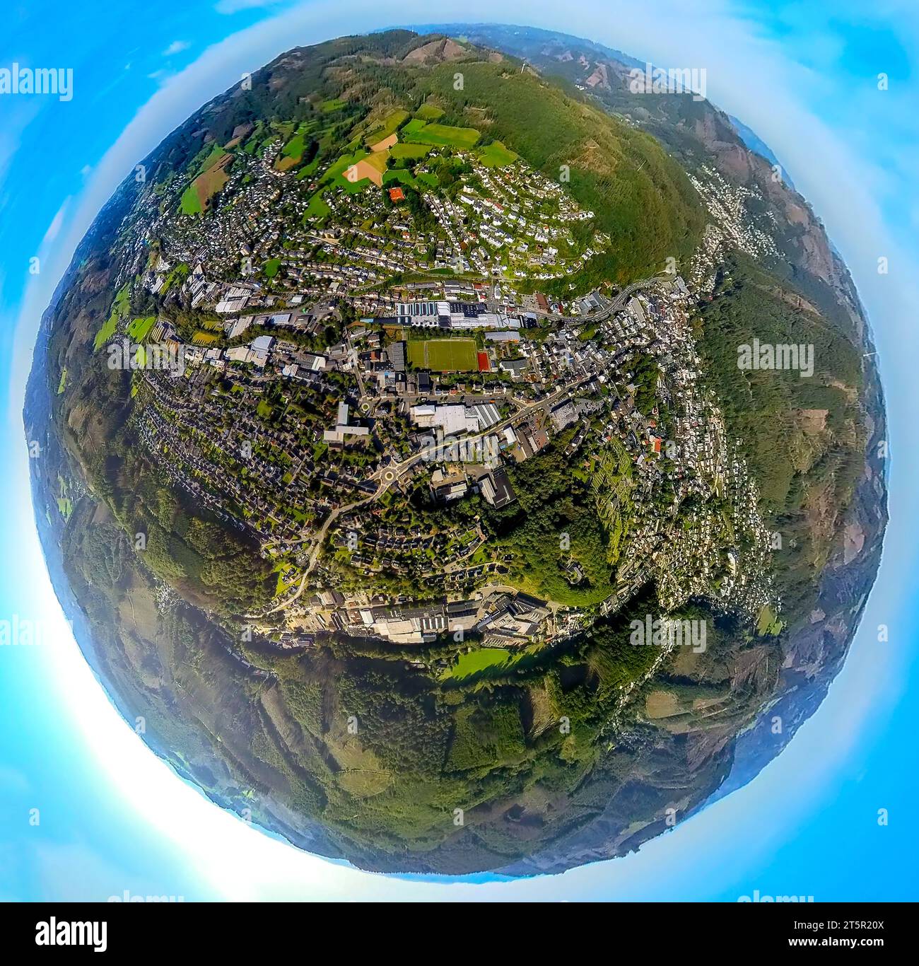 Luftaufnahme, Ansicht von Holthausen, Erdkugel, Fischaugenbild, 360-Grad-Bild, Tiny World, Holthausen, Plettenberg, Sauerland, Nordrhein-Westfalen, Stockfoto