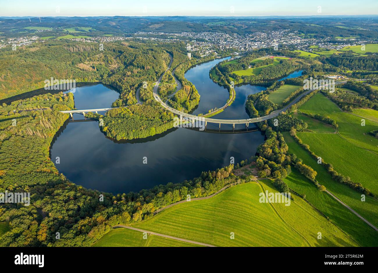 Luftaufnahme, BiggeTalsperre Biggesee, Brücke der Bundesstraße B54, Rhode, Olpe, Sauerland, Nordrhein-Westfalen, Deutschland, Ausflugsziel, Stockfoto