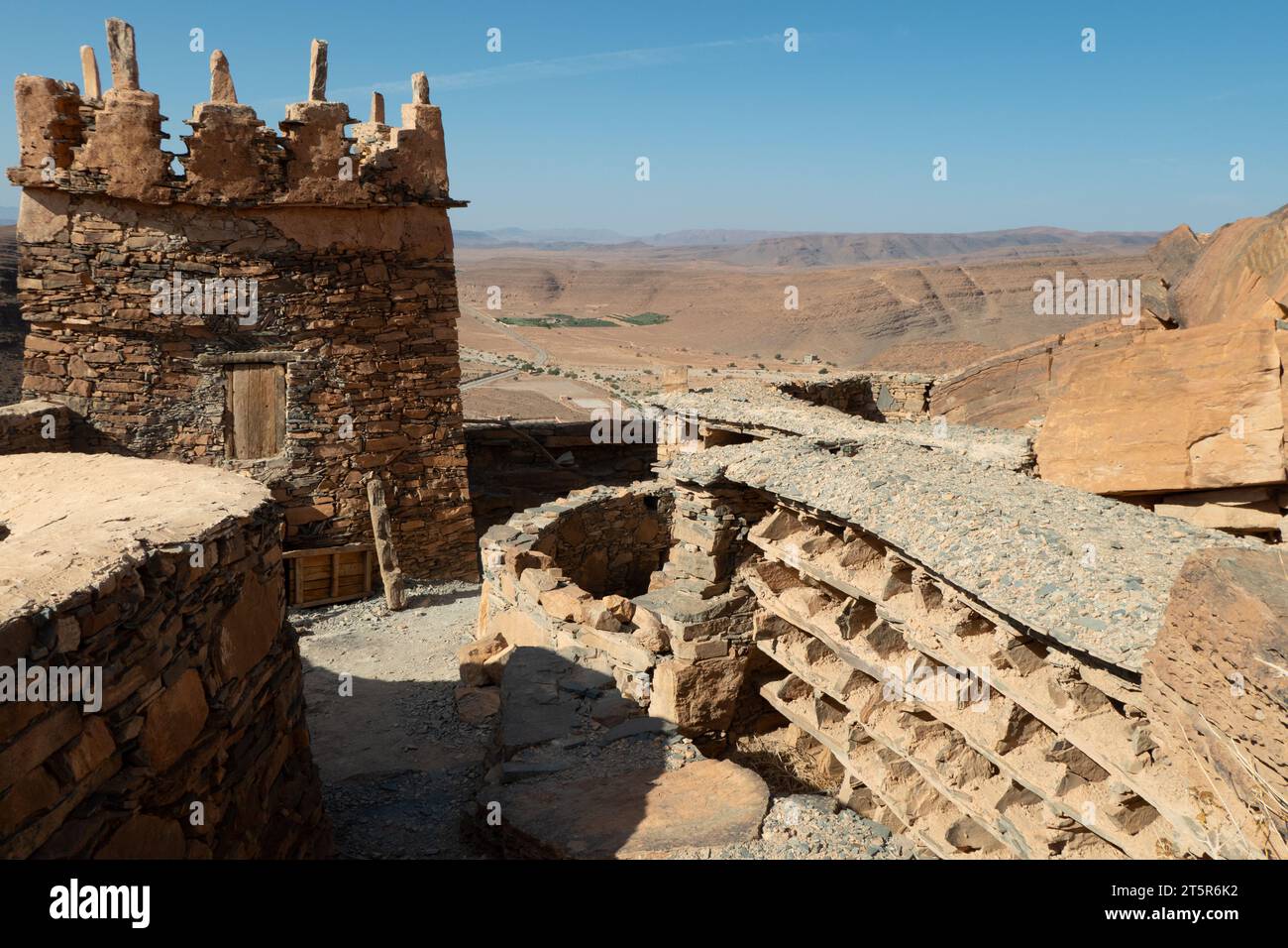 Überreste eines Lagersystems für Bienenstöcke und Honig in einem der berühmten Kornspeicher von Amtoudi, Agadir N'ID Issa, im südlichen Maroc Stockfoto