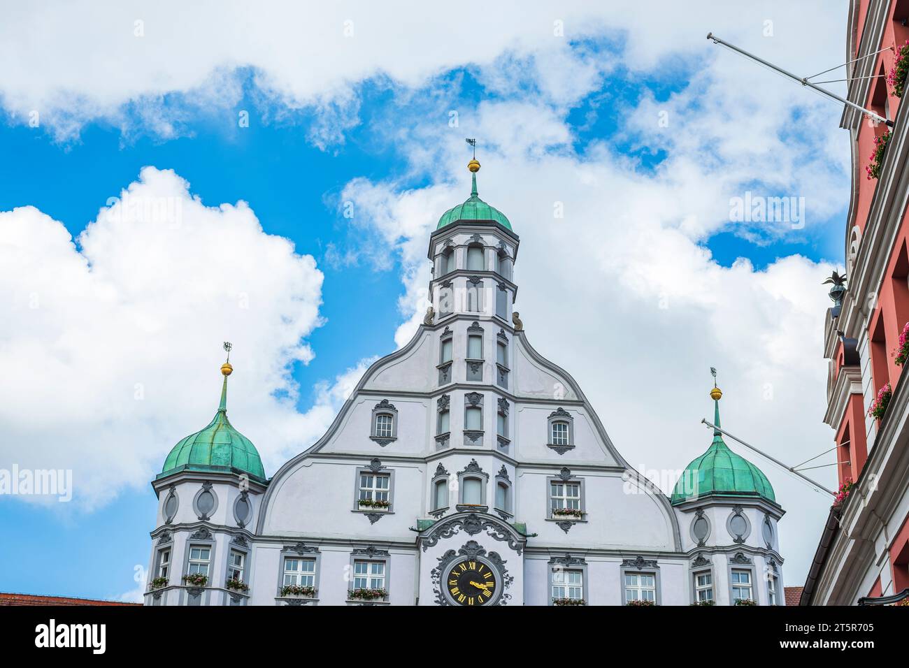 Historisches Rathaus der Renaissance auf dem Marktplatz von Memmingen, Schwaben, Bayern, Deutschland. Stockfoto