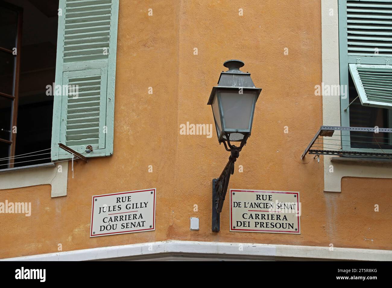 Straßenschilder in der Altstadt von Nizza Stockfoto