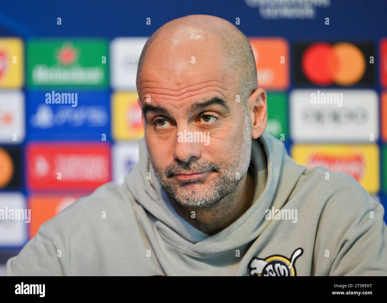 Manchester, England, 6. November 2023. Manchester City Manager PEP Guardiola spricht mit der Presse, während der Manchester City UEFA Champions League Pressekonferenz V Young Boys (Credit Image: ©Cody Froggatt/Alamy Live News) Stockfoto