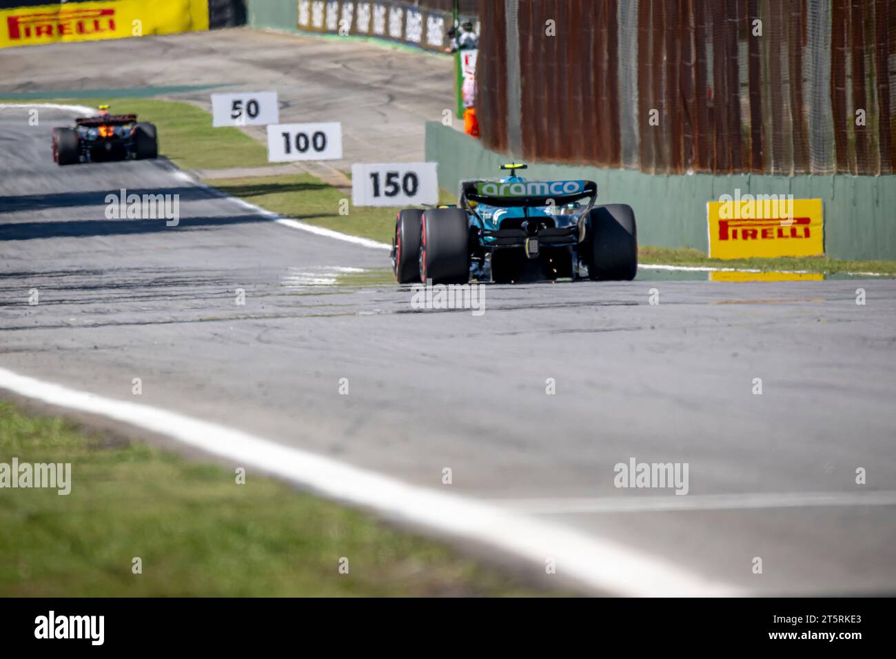 São Paulo, Brasilien, 05. November, Fernando Alonso, aus Spanien, tritt für Aston Martin F1 an. Renntag, 21. Runde der Formel-1-Meisterschaft 2023. Quelle: Michael Potts/Alamy Live News Stockfoto