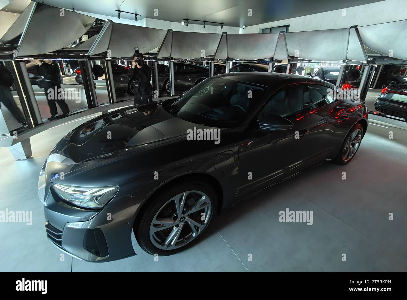 SHANGHAI, CHINA - 6. NOVEMBER 2023 - Audi e-tron GT Limited Time Art Tour, 6. November 2023, Shanghai, China. Stockfoto