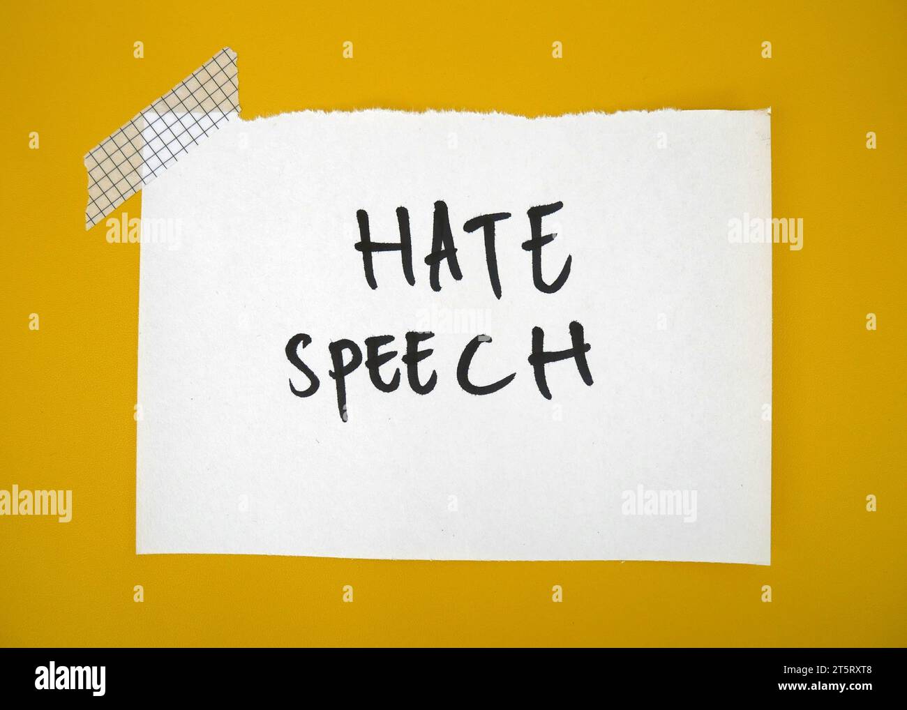 Weißbuch mit Text Hate Speech steht auf Papier Speech, politische Korrektheit, Rassismus, Diffamierung Stockfoto