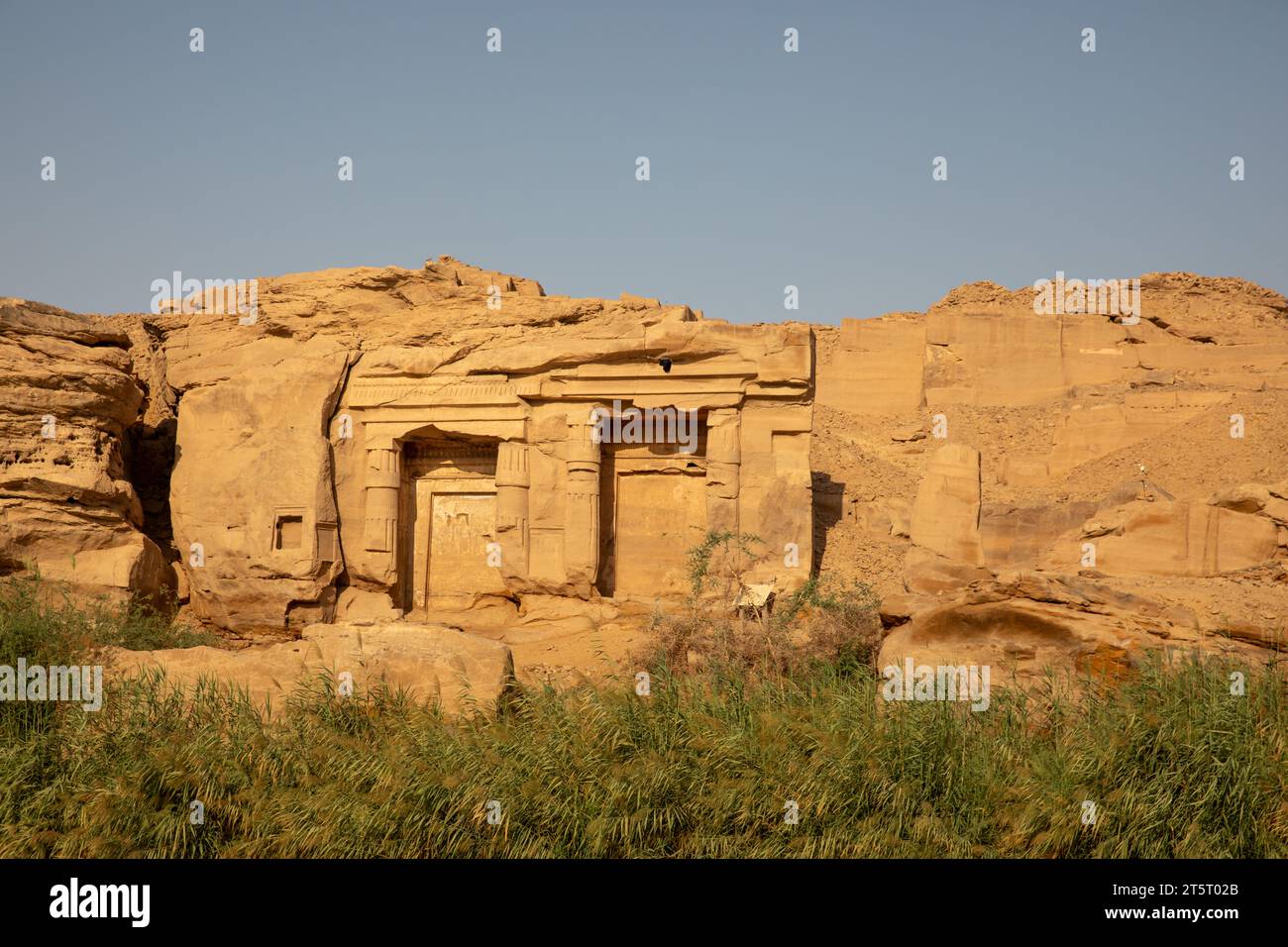 Alte Sandsteinruinen entlang der Verbote des Nils Stockfoto