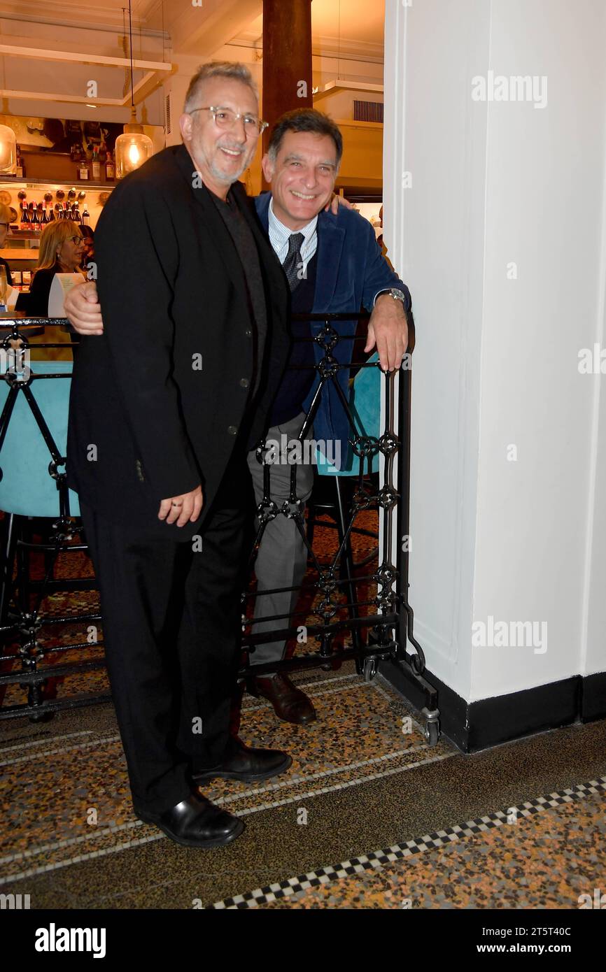 Rom, Italien. November 2023. Rom: Teatro Sala Umberto. Präsentation des Buches von Angelo Mellone. Auf dem Foto: Tiberio Timperi und Lucio Presta Credit: Independent Photo Agency/Alamy Live News Stockfoto