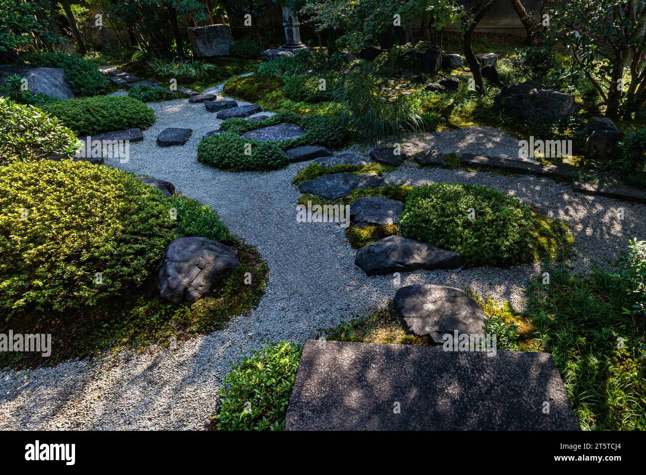 Heian Jogakuin Arisukan ist die ehemalige Residenz, die für die ehemalige kaiserliche Familie, den Arisugawa-Palast, erbaut wurde. Der Garten wurde 2009 von Masafumi angelegt Stockfoto