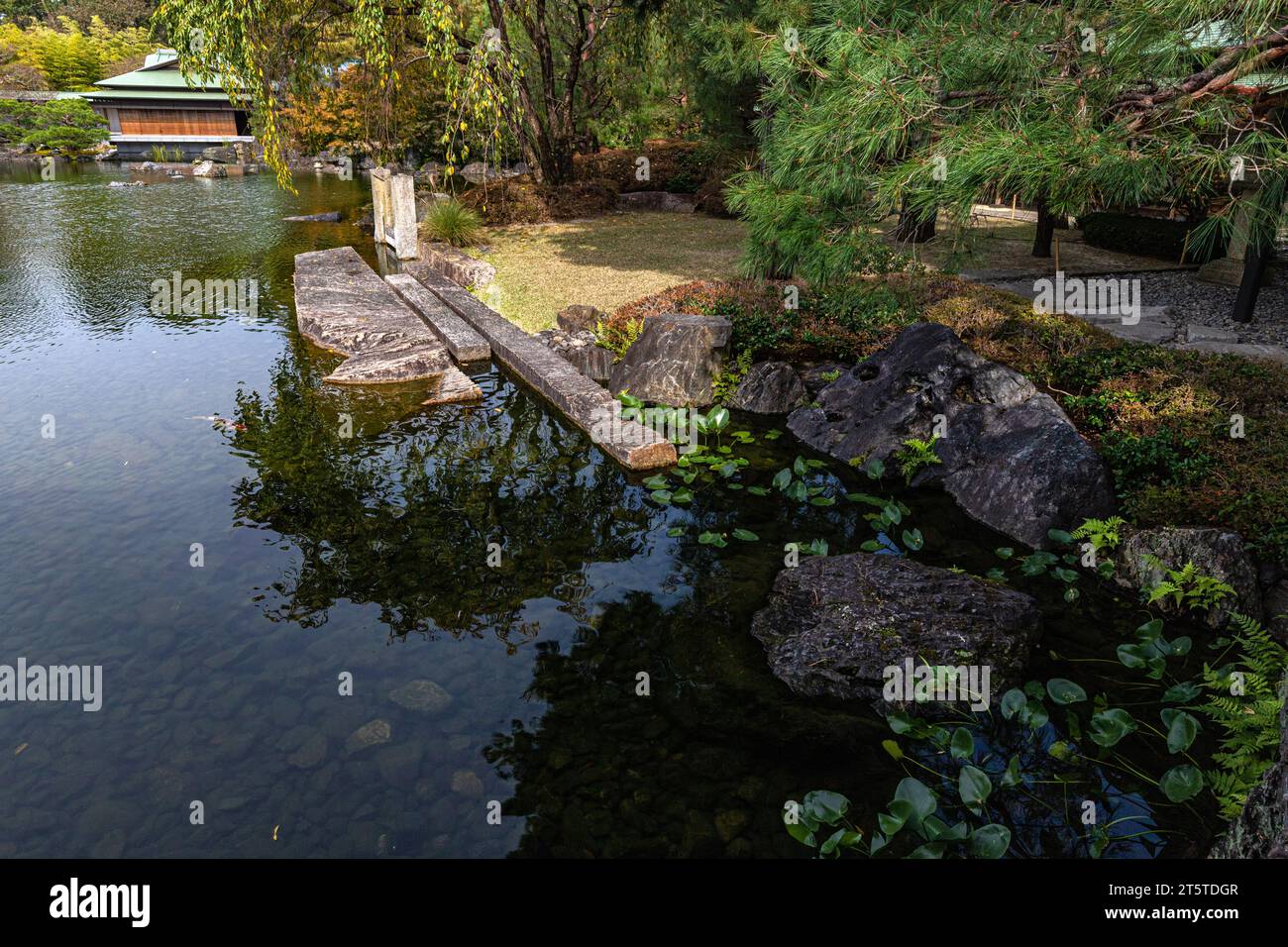 Kyoto State Guest House Garden - das Kyoto State Guest House wird vom Kabinettsbüro verwaltet, das sich im Kyoto Gyoen National Garden und neben dem K befindet Stockfoto