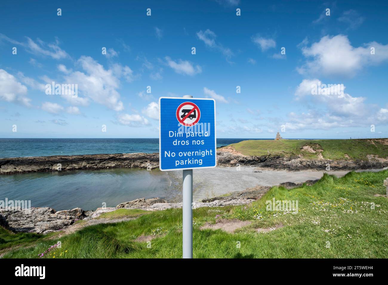 Porth Ysgaden kein Parkschild für Übernachtung in der Nähe von Tudweiliog und dem angrenzenden Gebiet auf der Lleyn Peninsula Pen Llyn Küste Nordwales großbritannien Stockfoto