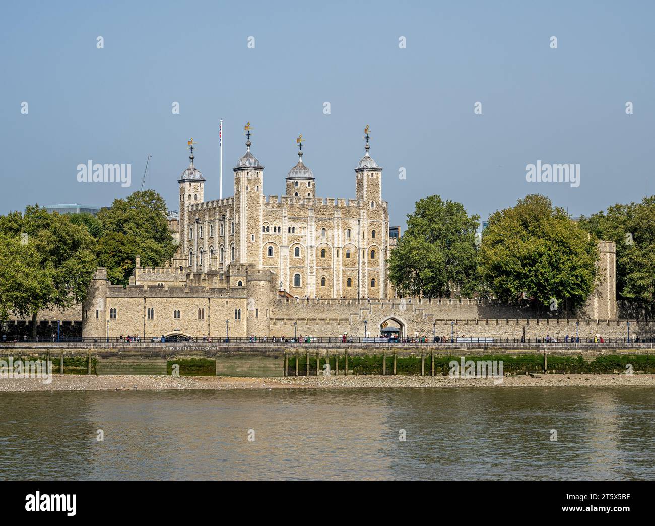 Der Tower of London (Königspalast seiner Majestät und Festung des Tower of London) und die Themse, London Stockfoto