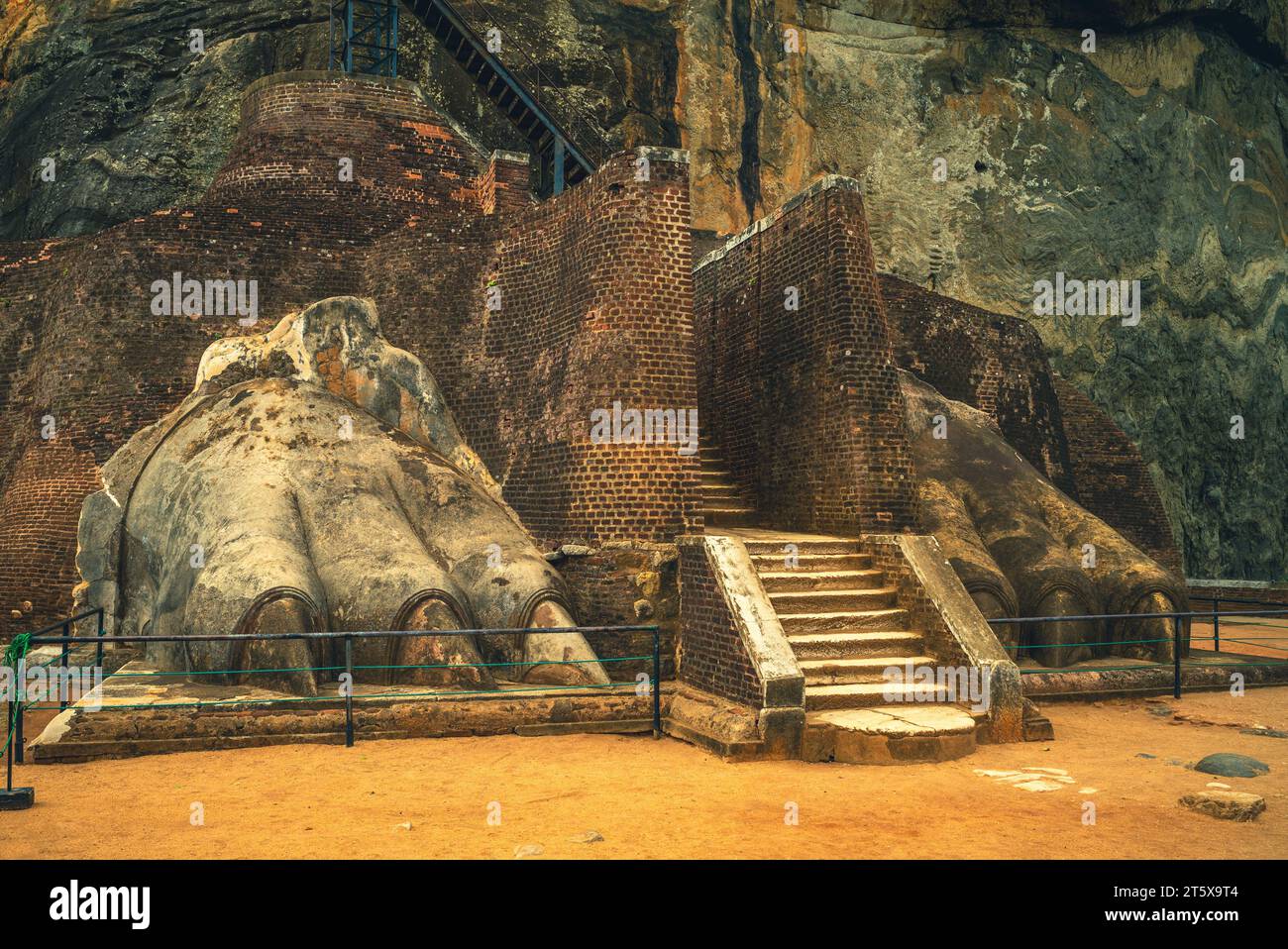 Die Löwenpfote von sigiriya, auch bekannt als der Löwenfelsen, befindet sich in sri lanka Stockfoto