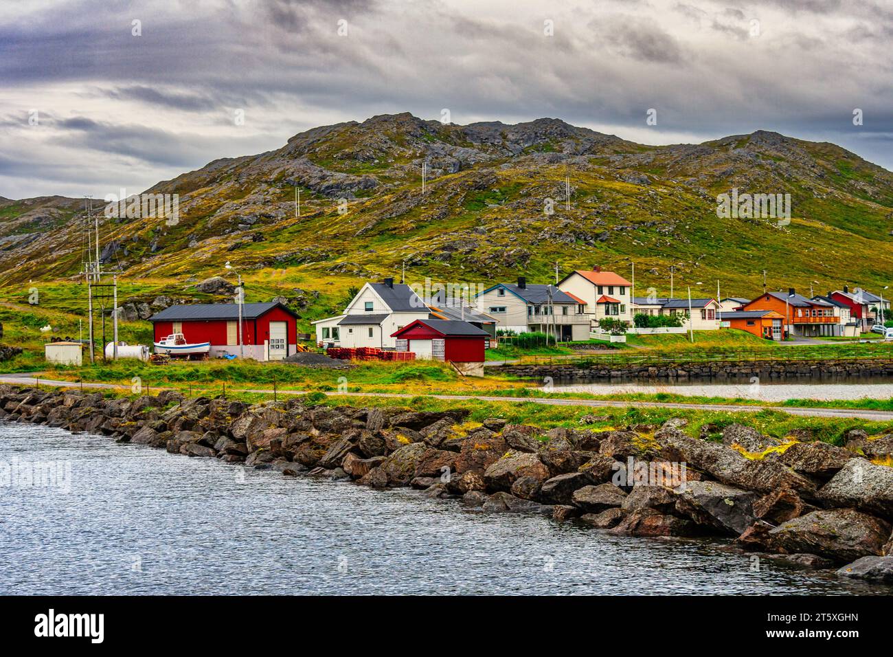 Skarsvåg ist ein Dorf an der Nordküste der Insel Magerøya und das nördlichste Fischerdorf der Welt. Nordkapp, Troms og Finn Stockfoto