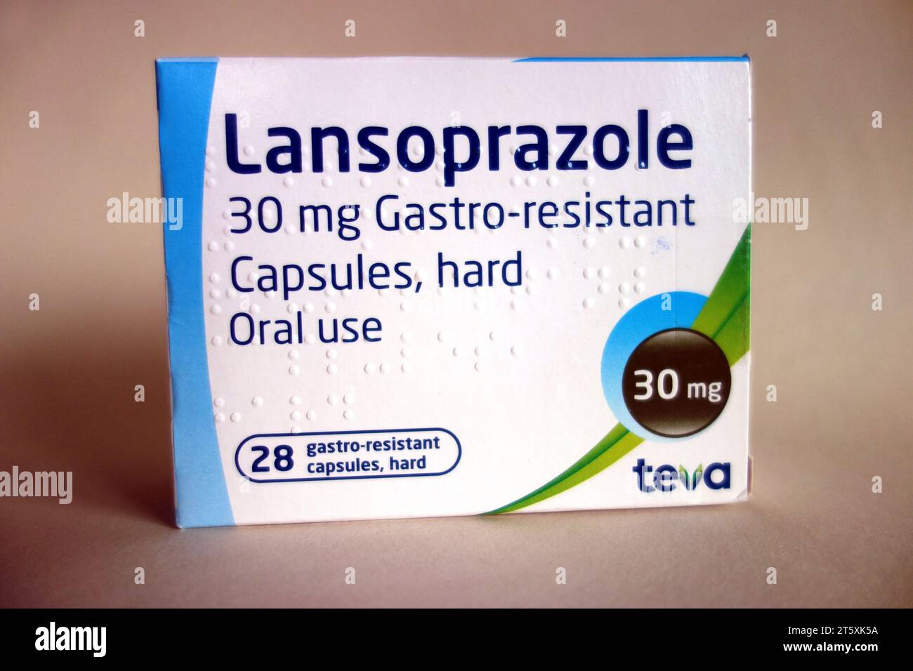 Schachtel mit 28, 30 mg Lansoprazol magensaftresistente Hartkapseln von TEVA zur Reduzierung von Sodbrennen, Magensäure und Reflux, England, UK. Stockfoto