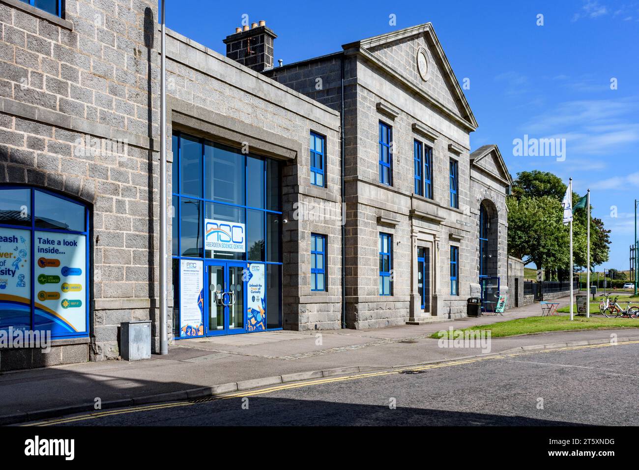 Das Aberdeen Science Centre Gebäude, Constitution St, Aberdeen, Schottland, Großbritannien. Das Gebäude war einst ein Depot für das Straßenbahnnetz von Aberdeen. Stockfoto