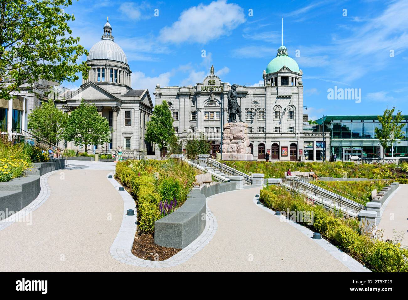 Markuskirche und Theater seiner Majestät auf dem Rosemount-Viadukt. Von den Union Terrace Gardens, Aberdeen, Schottland, Großbritannien Stockfoto